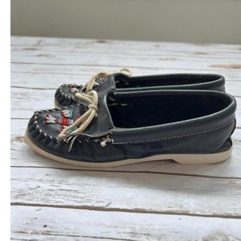 Minnetonka Moccasin Navy Thunderbird Beaded Leather Fringe Shoes Size 6
